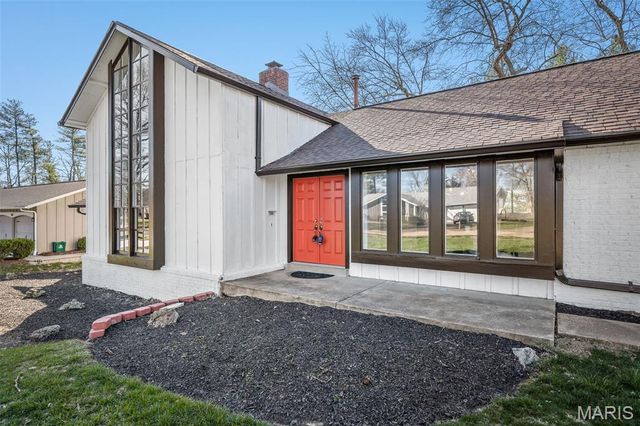 500 Kingridge Drive, Ballwin, MO 63011