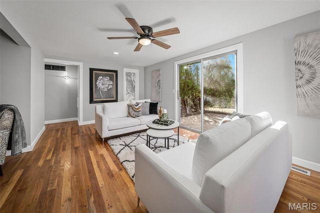 500 Kingridge Drive, Ballwin, MO 63011