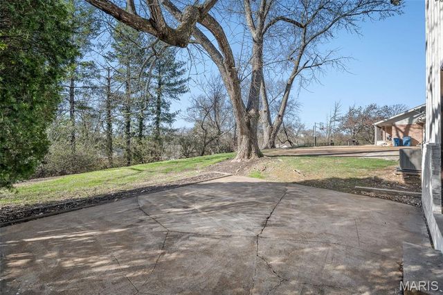 500 Kingridge Drive, Ballwin, MO 63011
