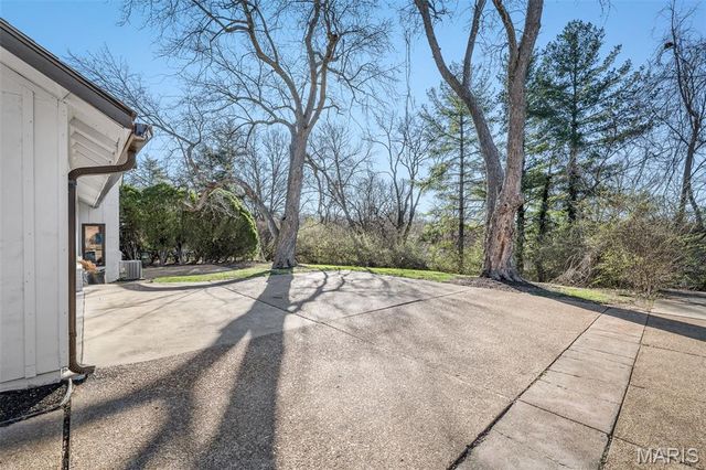 500 Kingridge Drive, Ballwin, MO 63011