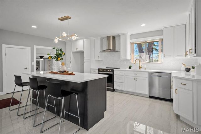 500 Kingridge Drive, Ballwin, MO 63011