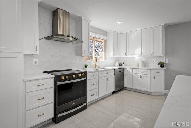 500 Kingridge Drive, Ballwin, MO 63011