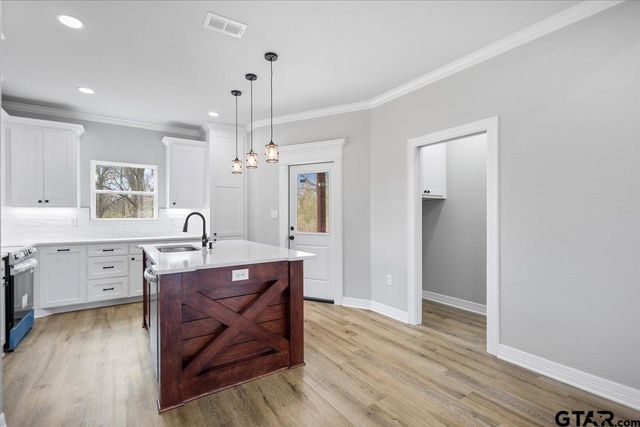 300 S Roden Ln, Gladewater, TX 75647