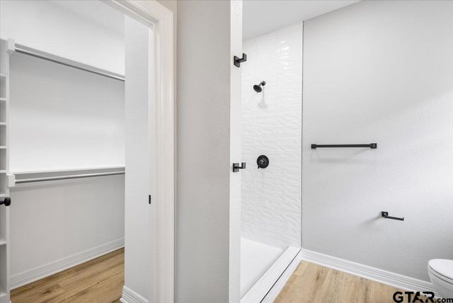 300 S Roden Ln, Gladewater, TX 75647