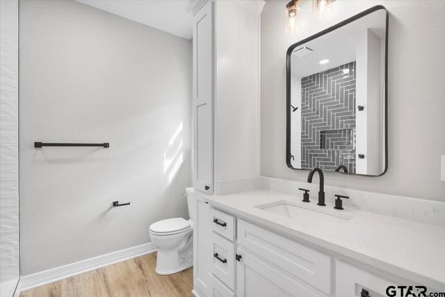 300 S Roden Ln, Gladewater, TX 75647