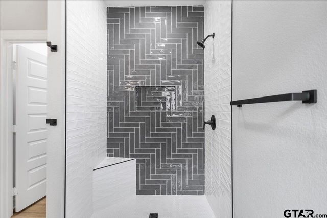 300 S Roden Ln, Gladewater, TX 75647