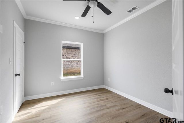 300 S Roden Ln, Gladewater, TX 75647