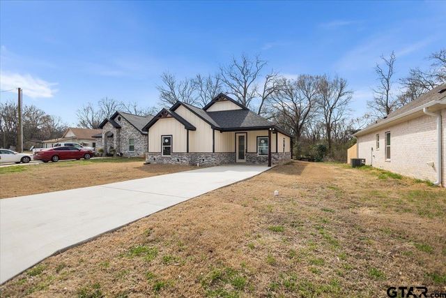 300 S Roden Ln, Gladewater, TX 75647