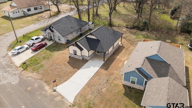 300 S Roden Ln, Gladewater, TX 75647