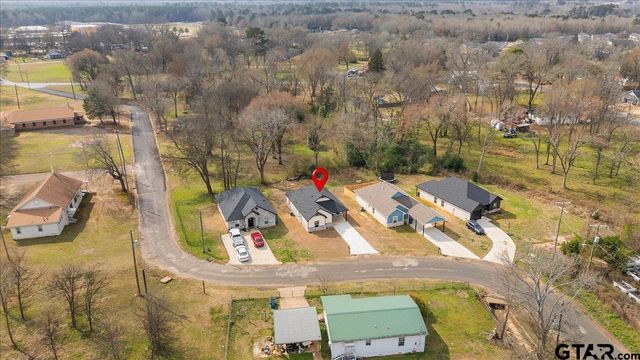 300 S Roden Ln, Gladewater, TX 75647