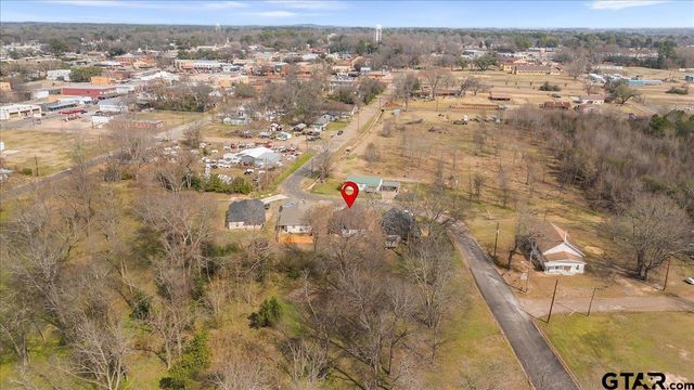 300 S Roden Ln, Gladewater, TX 75647