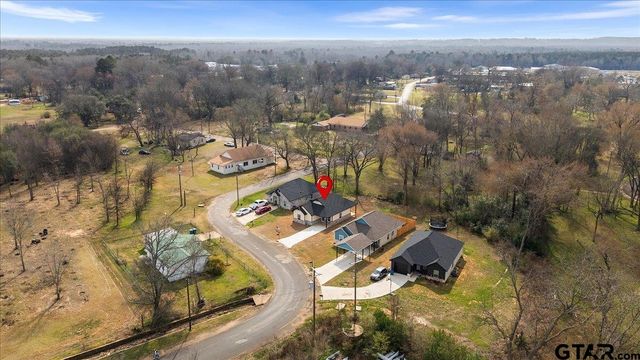 300 S Roden Ln, Gladewater, TX 75647