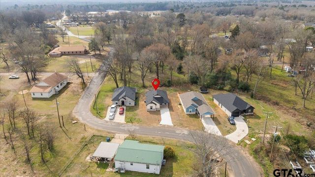 300 S Roden Ln, Gladewater, TX 75647