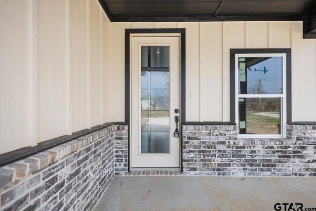 300 S Roden Ln, Gladewater, TX 75647