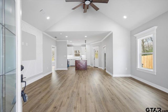 300 S Roden Ln, Gladewater, TX 75647