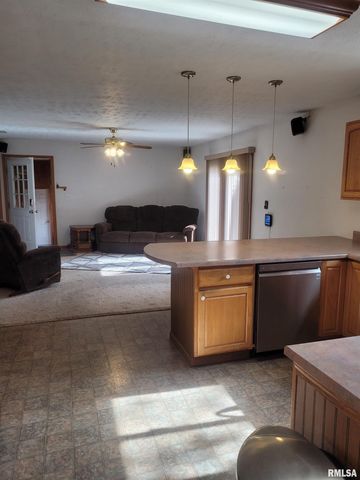 103 E Highline Road, Woodlawn, IL 62898