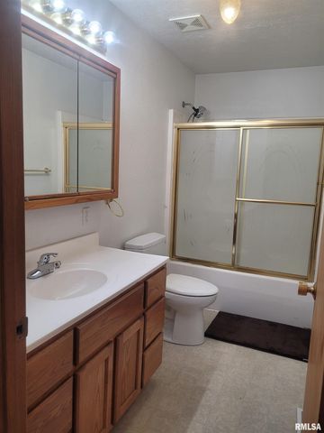 103 E Highline Road, Woodlawn, IL 62898