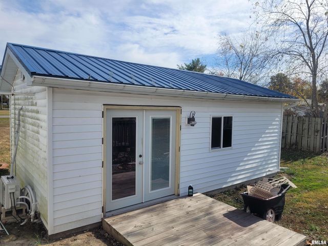 103 E Highline Road, Woodlawn, IL 62898