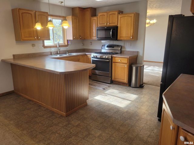 103 E Highline Road, Woodlawn, IL 62898