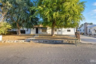 1609 Crestview Drive, Bakersfield, CA 93305