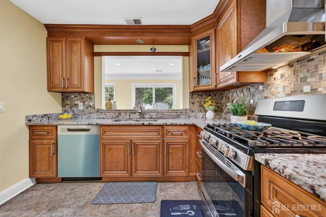 56 Woodbury Road, Edison, NJ 08820
