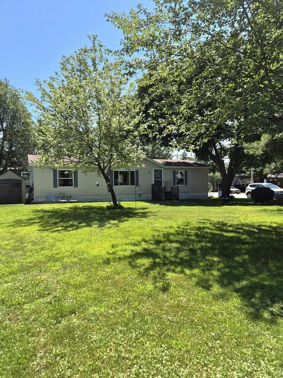 4002 Flamingo Drive NE, Ham Lake, MN 55304