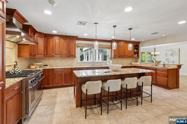 621 Farmdale Road, Franklin Lakes, NJ 07417