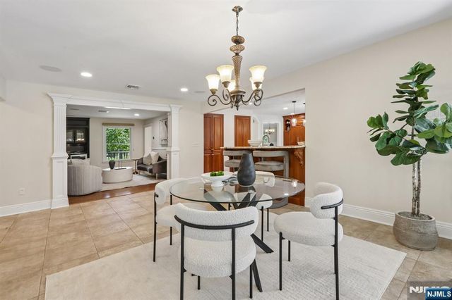 621 Farmdale Road, Franklin Lakes, NJ 07417