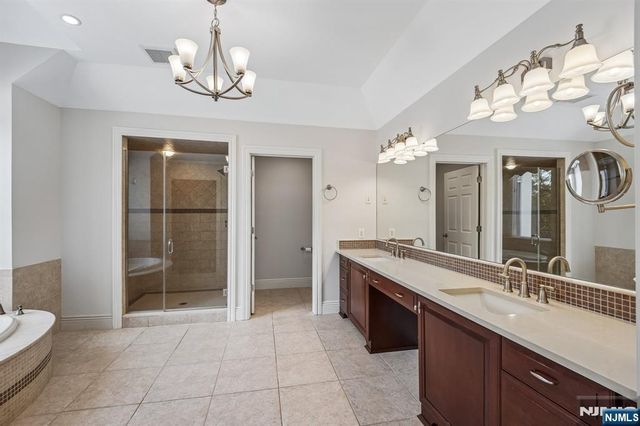 621 Farmdale Road, Franklin Lakes, NJ 07417