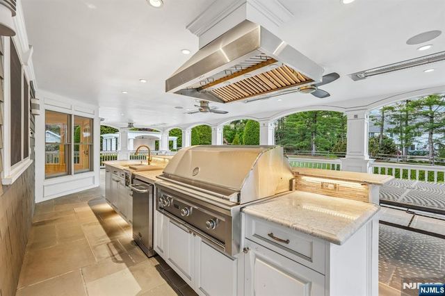 621 Farmdale Road, Franklin Lakes, NJ 07417