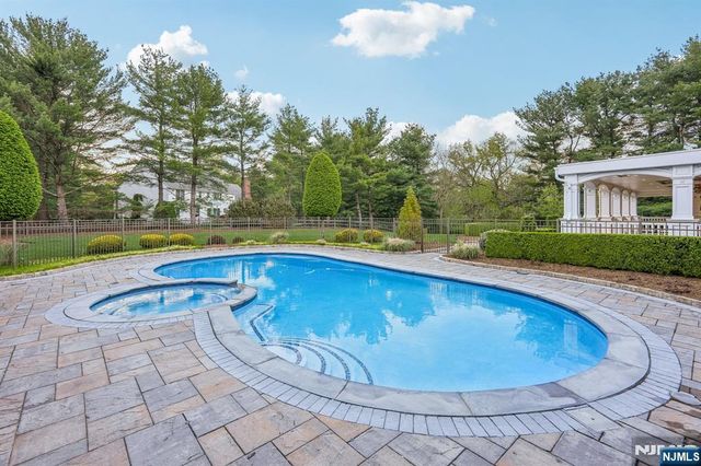621 Farmdale Road, Franklin Lakes, NJ 07417