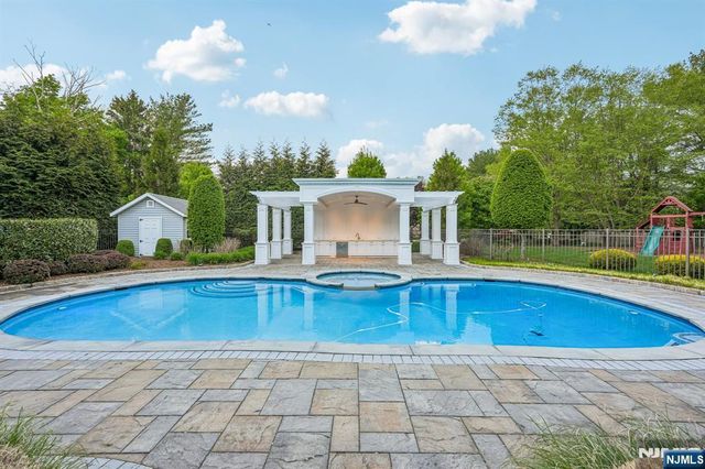 621 Farmdale Road, Franklin Lakes, NJ 07417