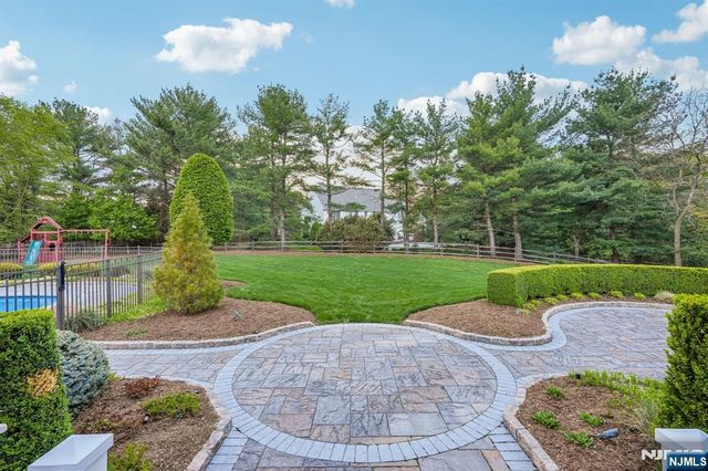 621 Farmdale Road, Franklin Lakes, NJ 07417