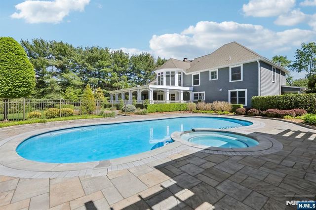 621 Farmdale Road, Franklin Lakes, NJ 07417