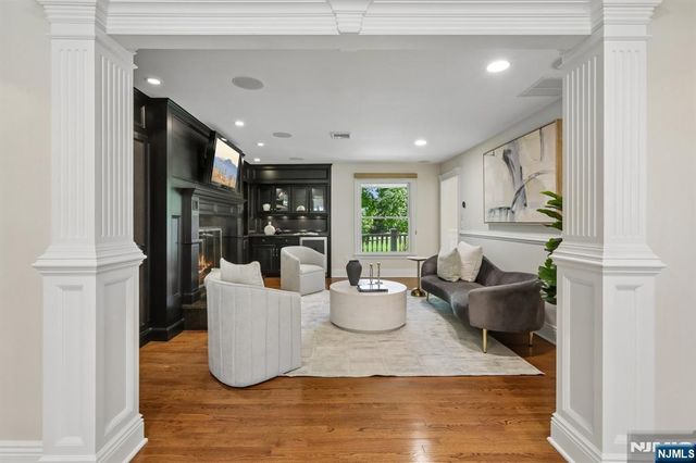 621 Farmdale Road, Franklin Lakes, NJ 07417