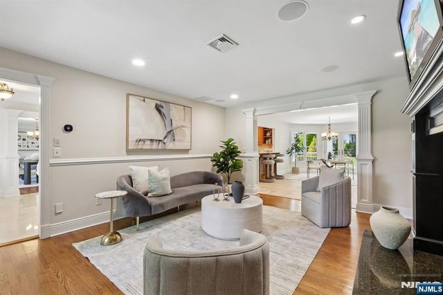 621 Farmdale Road, Franklin Lakes, NJ 07417