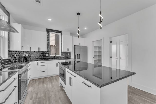 2600 W Bonnie Lane, Rogers, AR 72758