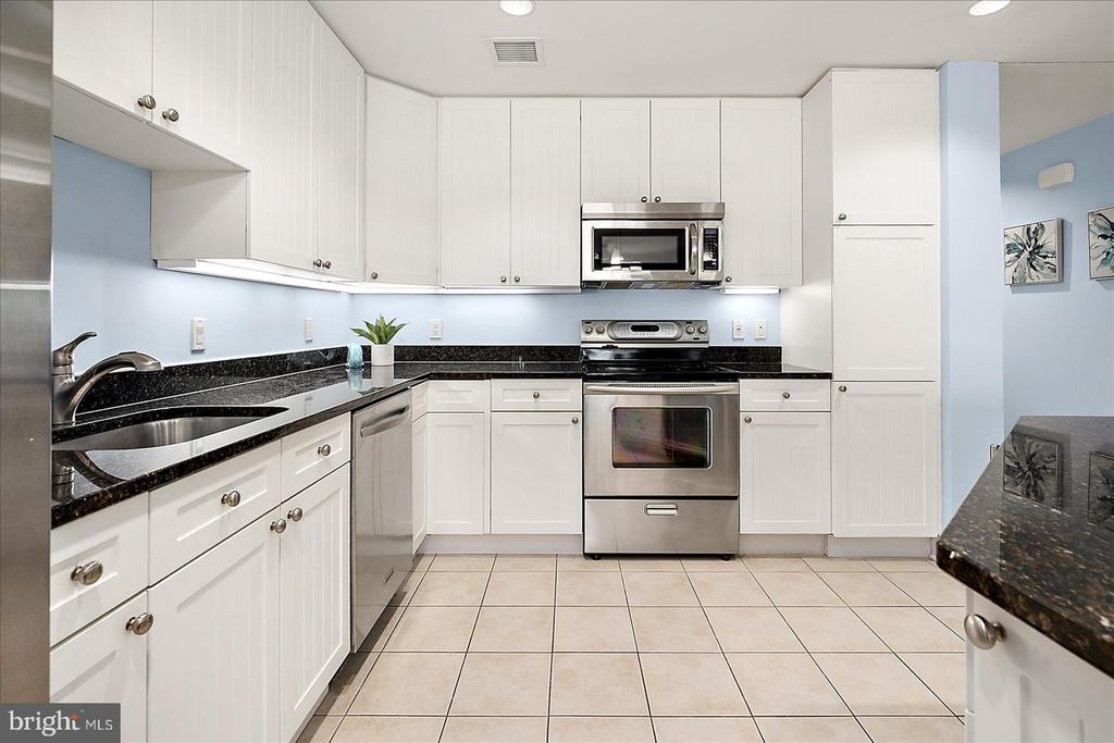 Image 16 of property listing at 2 48TH ST #510, Ocean City, MD 21842