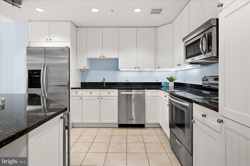 Image 18 of property listing at 2 48TH ST #510, Ocean City, MD 21842