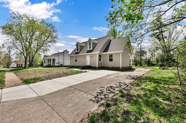 123 Cunningham Pl, Clarksville, TN 37042