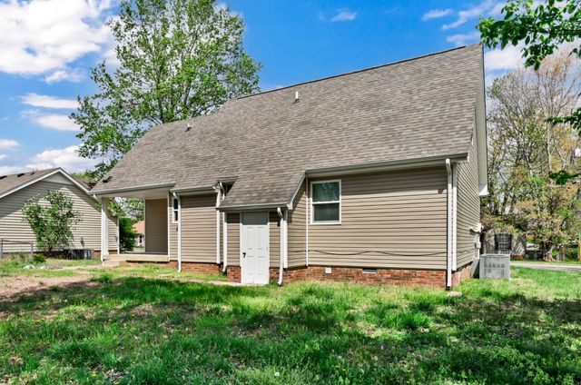 123 Cunningham Pl, Clarksville, TN 37042