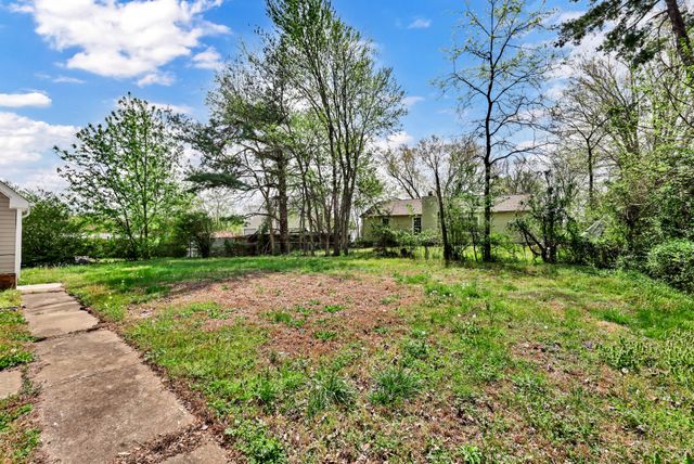 123 Cunningham Pl, Clarksville, TN 37042