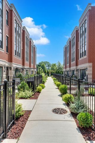 2253 W Coulter Street 4, Chicago, IL 60608