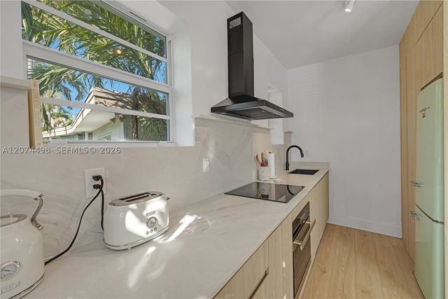 4812 Pine Tree Dr 209, Miami Beach, FL 33140