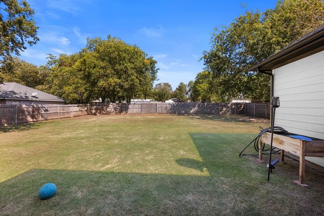 201 W South Street, Whitesboro, TX 76273