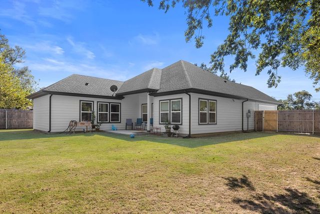 201 W South Street, Whitesboro, TX 76273