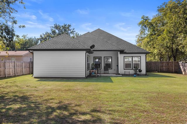 201 W South Street, Whitesboro, TX 76273