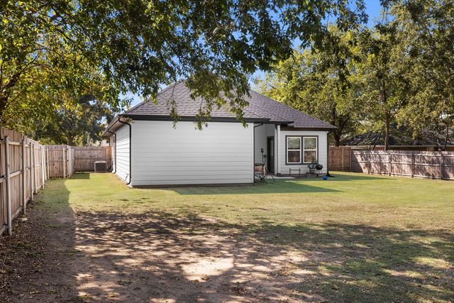 201 W South Street, Whitesboro, TX 76273