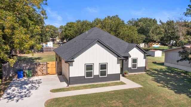 201 W South Street, Whitesboro, TX 76273