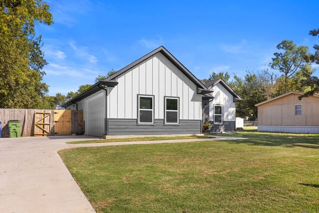 201 W South Street, Whitesboro, TX 76273